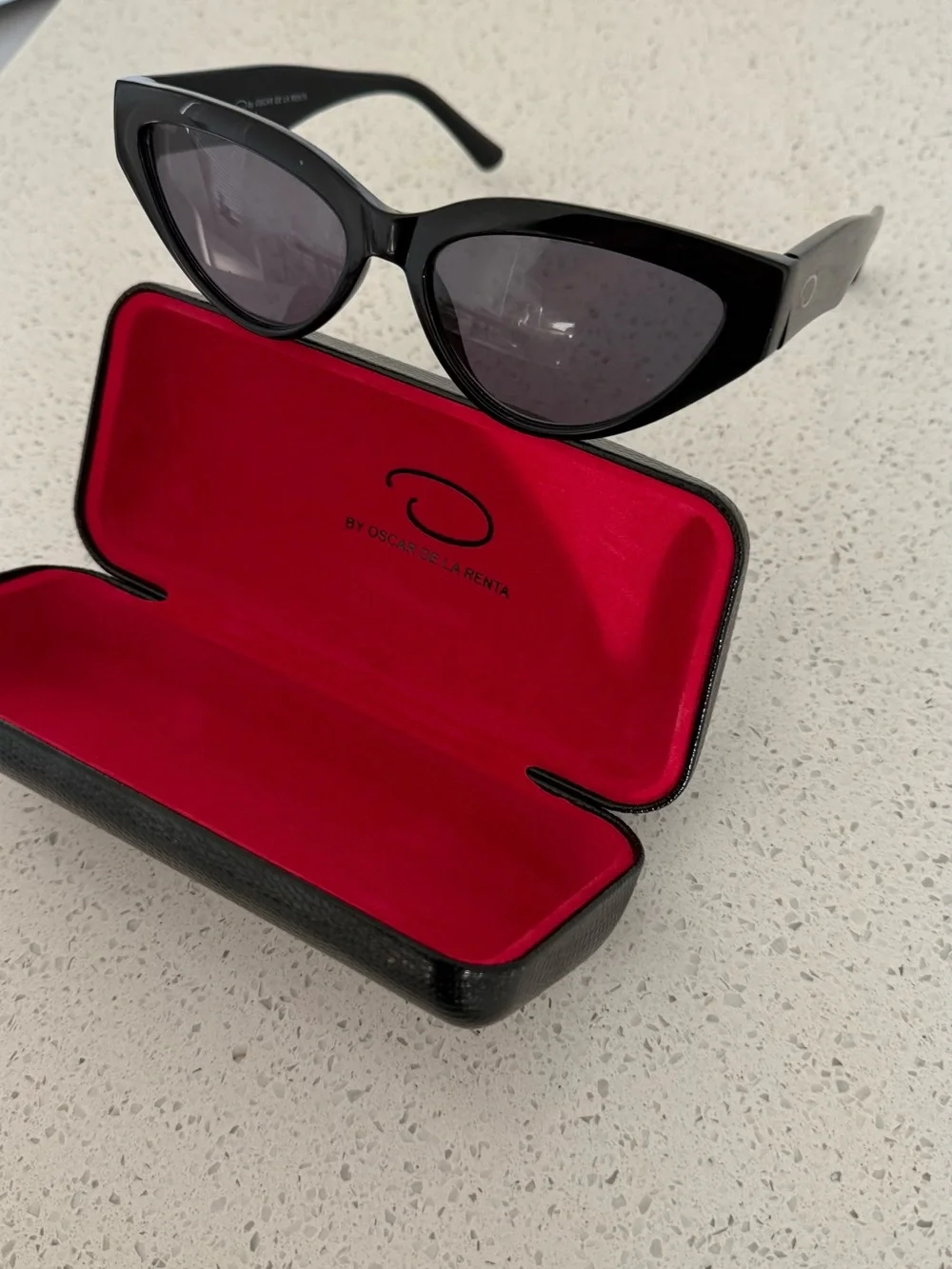 Oscar de la Renta Black Cat-Eye Sunglasses with Dark Lenses